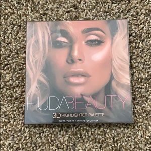 HUDA Beauty highlights Palette